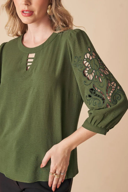BLUSA MANGA 3/4 BORDADA