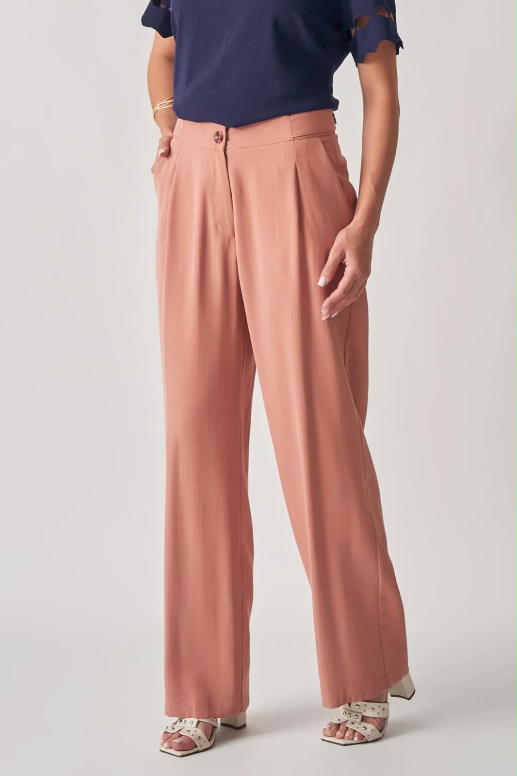 CALÇA CÓS BOTÕES LATERAIS