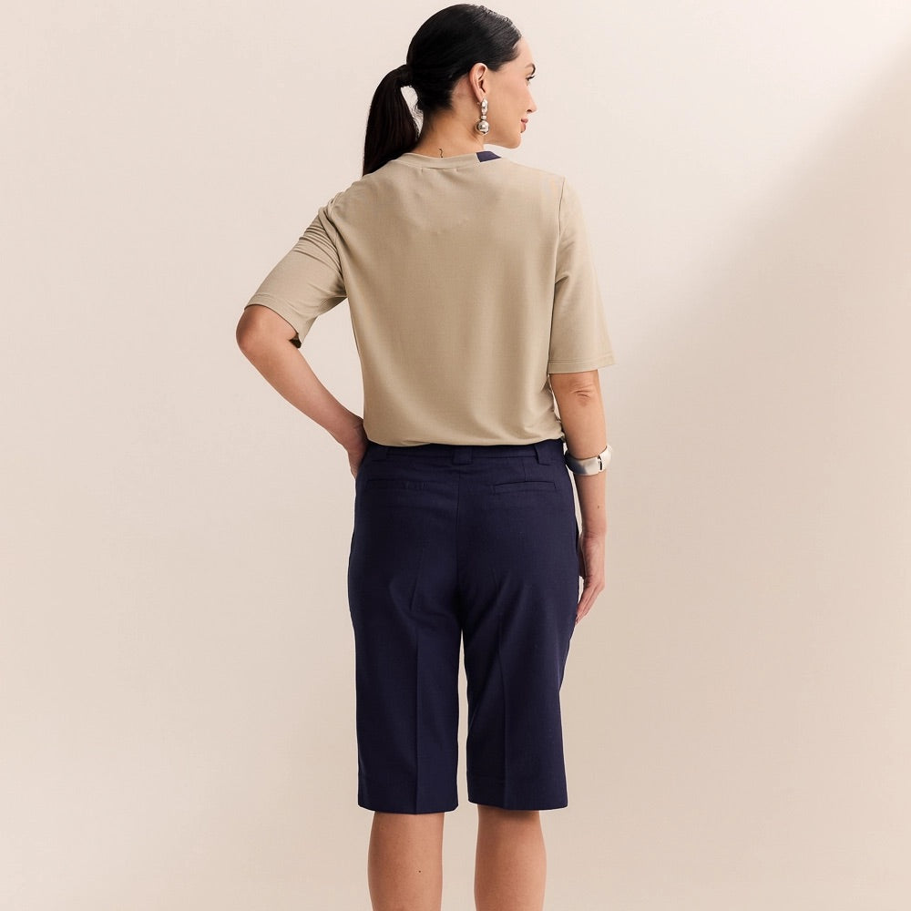 BLUSA T-SHIRT C/ DETALHE NA GOLA