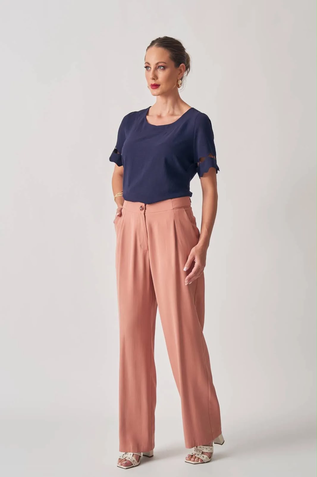 CALÇA CÓS BOTÕES LATERAIS