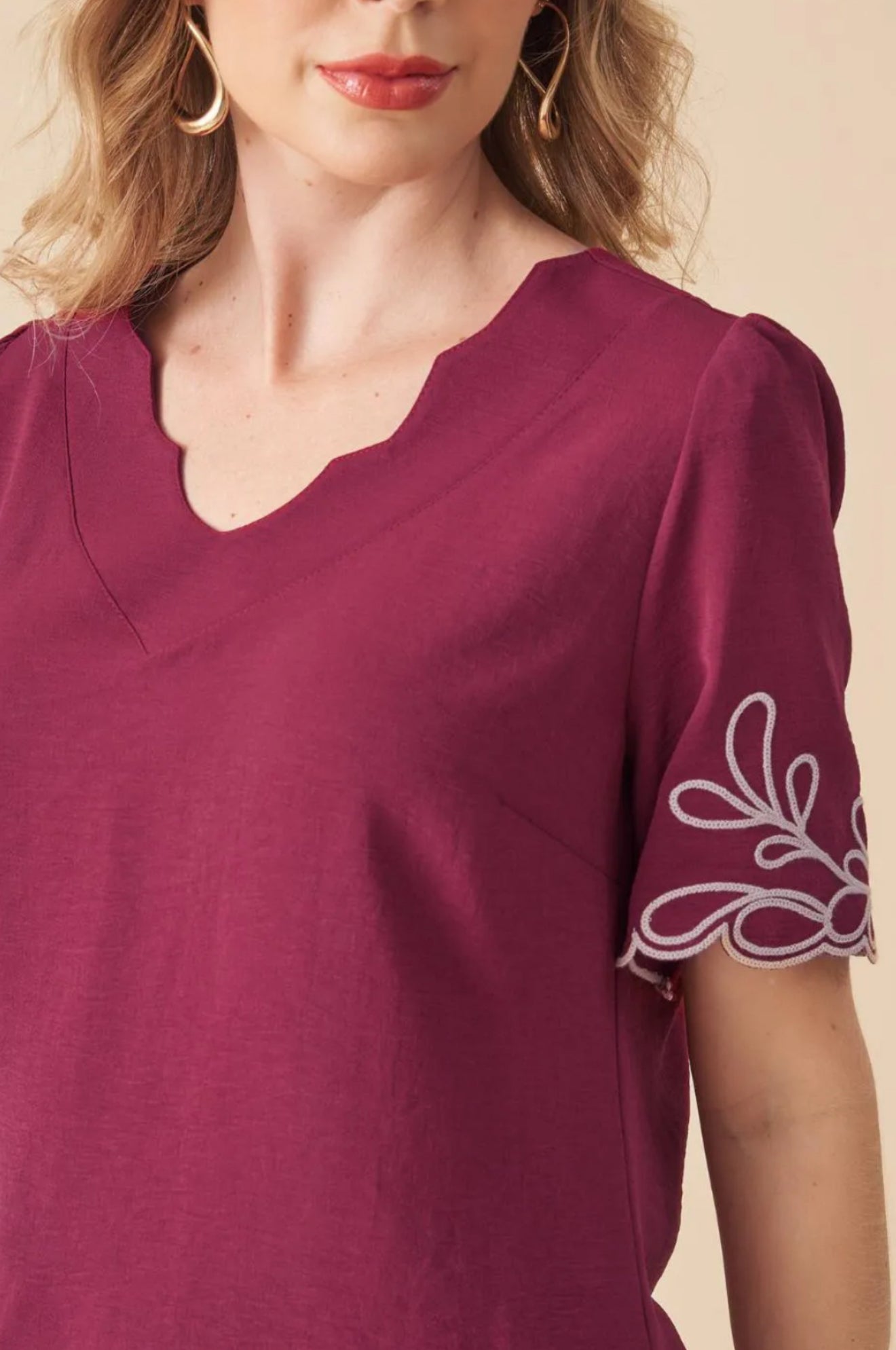 BLUSA V ONDAS MANGA BORDADA