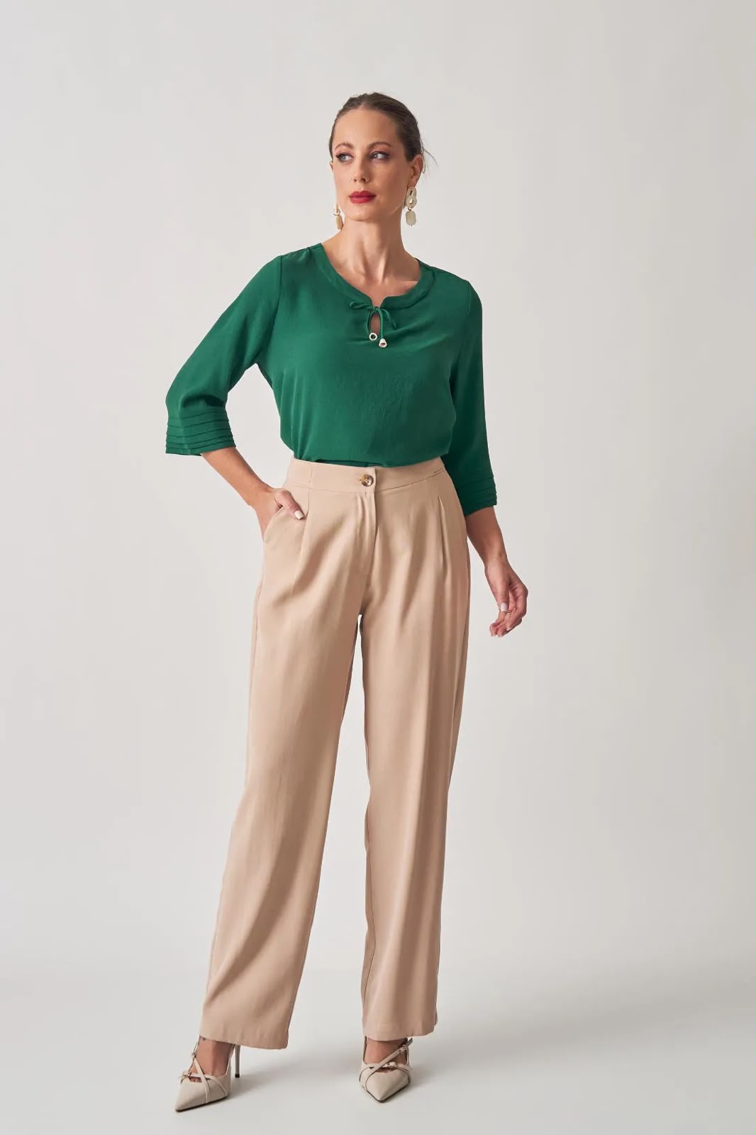 CALÇA CÓS BOTÕES LATERAIS