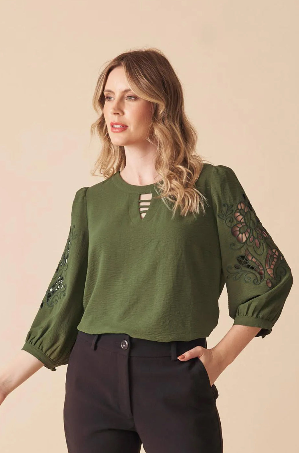 BLUSA MANGA 3/4 BORDADA