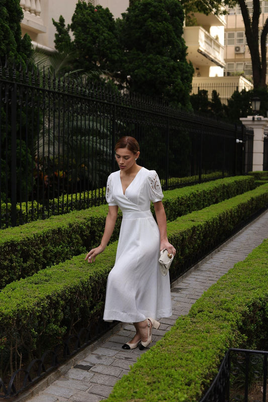 VESTIDO LISO COM MANGA BORDADA
