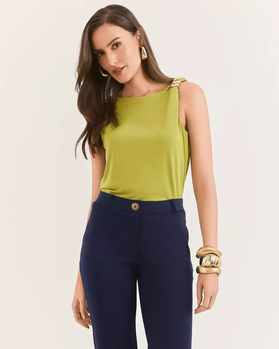 BLUSA REGATA COM DETALHE EM METAL DOURADO