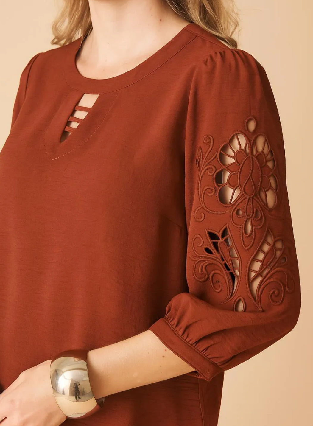 BLUSA MANGA 3/4 BORDADA