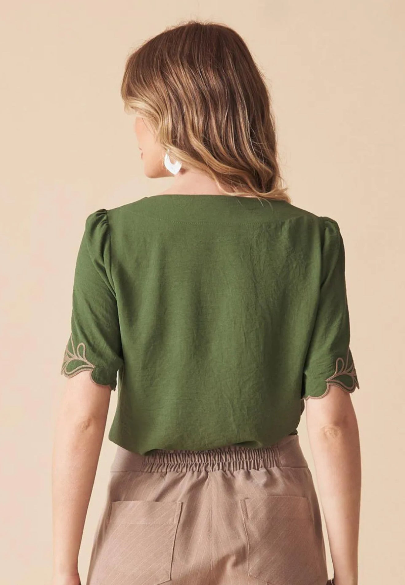 BLUSA V ONDAS MANGA BORDADA