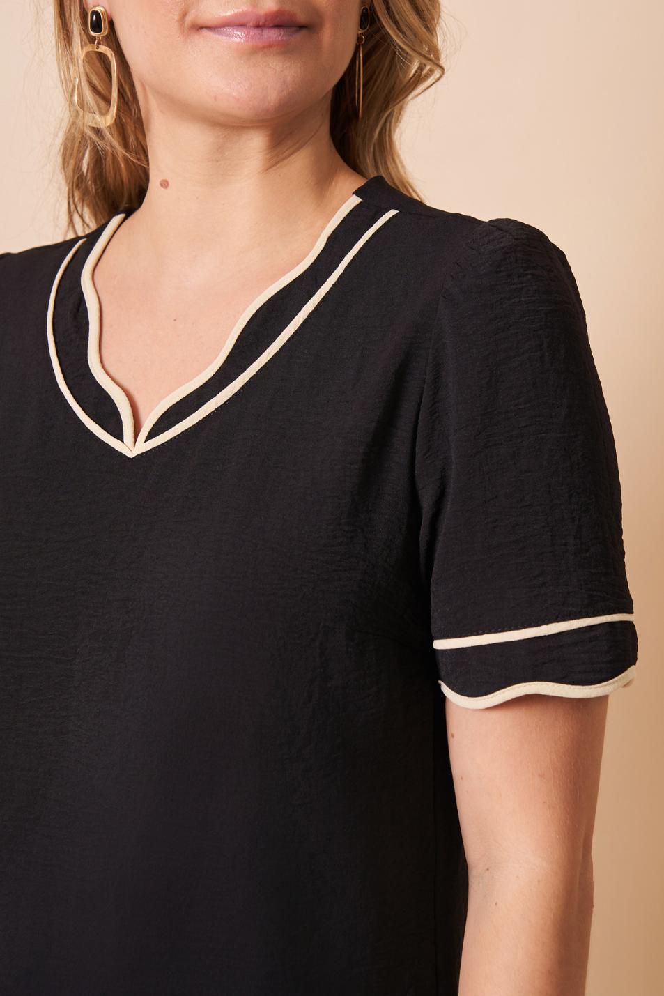 BLUSA DETALHE DE VIÉS DUPLO EM CONTRASTE