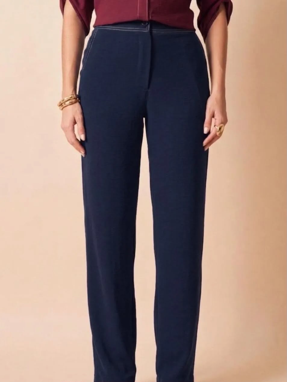 CALÇA COM DETALHE EM PESPONTO