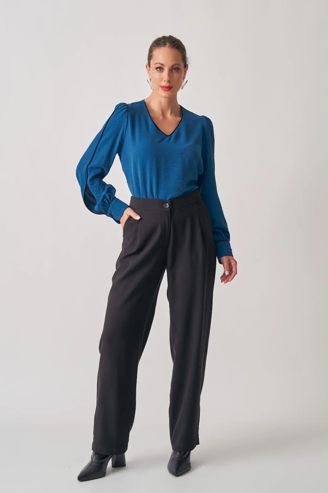 CALÇA CÓS BOTÕES LATERAIS