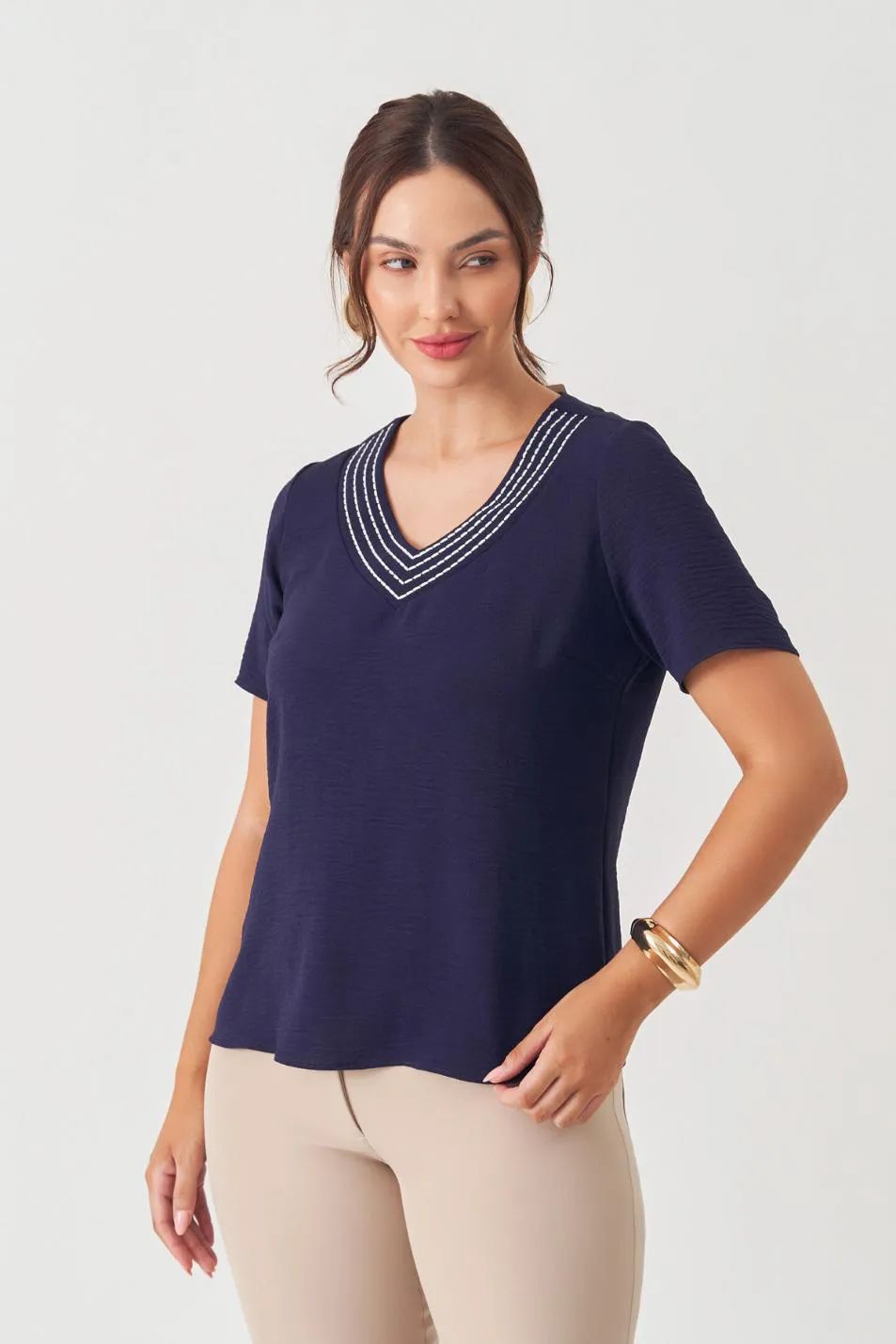 BLUSA V PESPONTO BORDADO