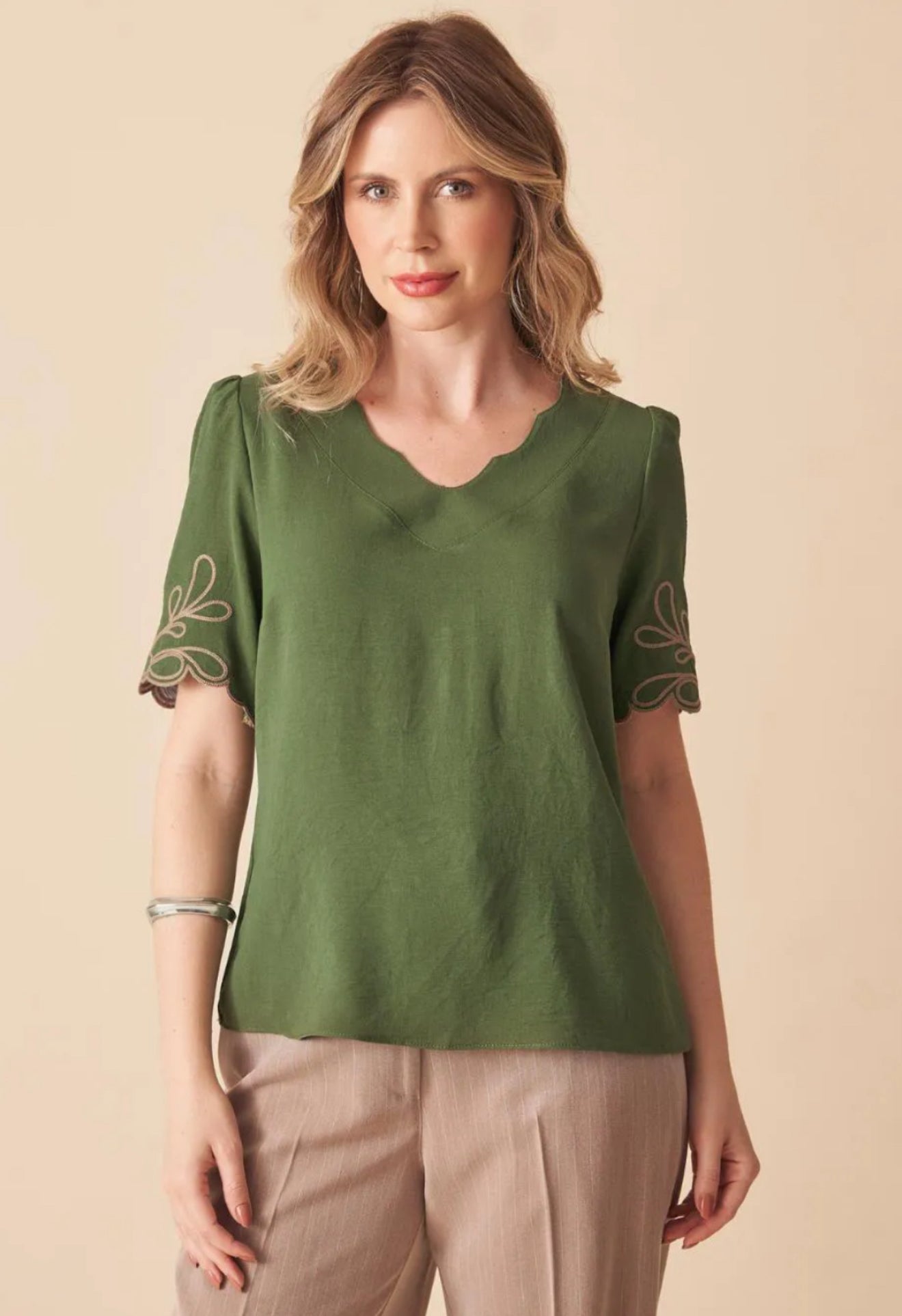 BLUSA V ONDAS MANGA BORDADA